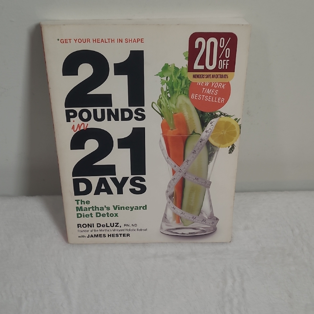 21 Pounds in 21 Days: The Martha's Vineyard Diet Detox - White Cover